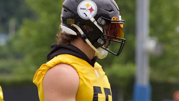 Pittsburgh Steelers inside linebacker Cole Holcomb.